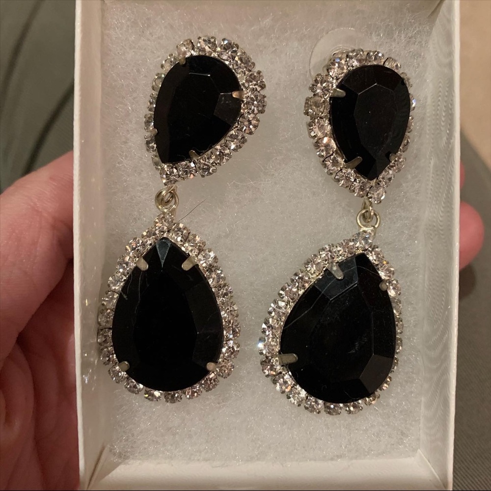 Boutique jewelry. Matching earrings & bracelet